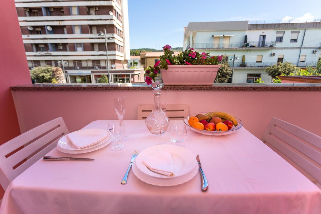 L'Aurora Viola Bed & Breakfast Carbonia Exterior foto