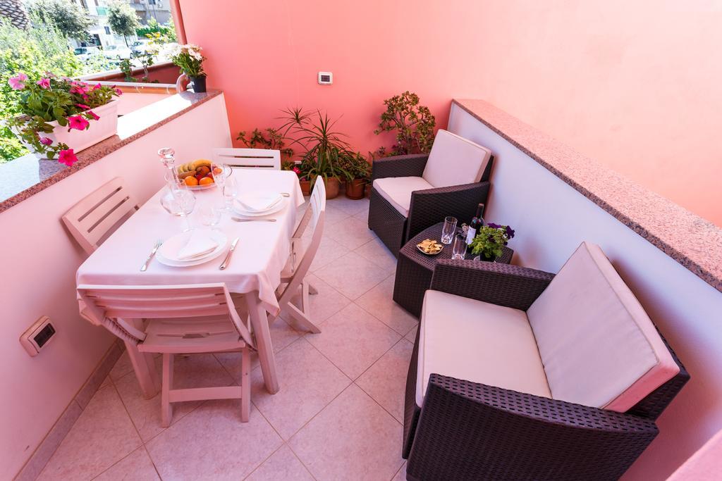 L'Aurora Viola Bed & Breakfast Carbonia Exterior foto