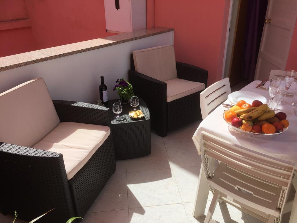 L'Aurora Viola Bed & Breakfast Carbonia Exterior foto